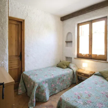 Five-bedroom Holiday In