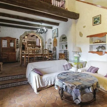 Five-bedroom Holiday In